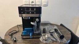 image client 1 Machine Expresso Cecotec Power Espresso 20 Touch & Cream