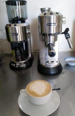 image client 10 Machine expresso compacte De'longhi Dedica Style EC685.bk Luxe