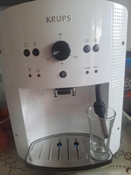 image client 10 Machine à café grain Krups Essential noire YY8125FD