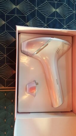 image client 10 Épilateur Philips Lumea Série 8000 BRI944-00