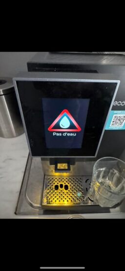 image client 2 Machine à café superautomatique Cecotec Cremmaet Compactccino Connected