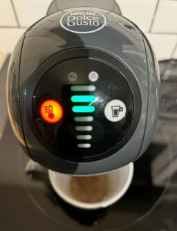 image client 2 Machine à café dosettes multi boissons Nescafé Dolce Gusto Genio S KP243B10