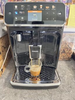 image client 2 Machine à café expresso broyeur Philips EP5547-90