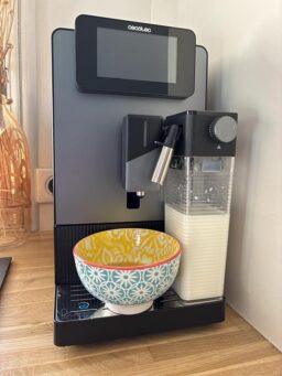 image client 3 Cafetière Superautomatique Cecotec Cremmaet Latte Touch