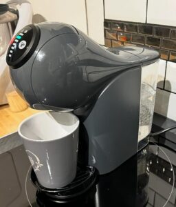 image client 3 Machine à café dosettes multi boissons Nescafé Dolce Gusto Genio S KP243B10