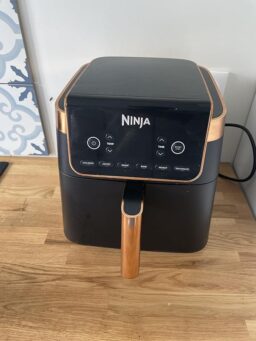 image client 3 Friteuse sans Huile NINJA Air Fryer MAX PRO AF180EUCP