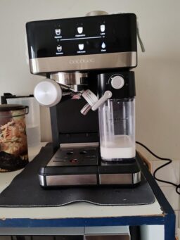 image client 4 Machine Expresso Cecotec Power Espresso 20 Touch & Cream