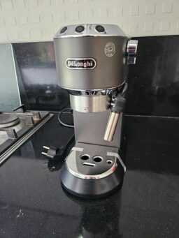 image client 4 Machine expresso compacte De'longhi Dedica Style EC685.bk Luxe