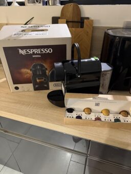 image client 4 Machine À Café Automatique À Capsules Nespresso Inissia En80.b