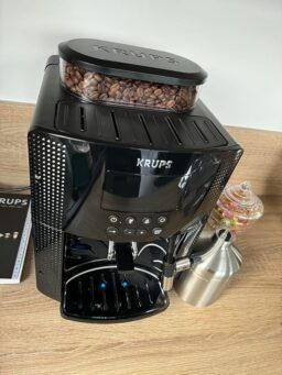 image client 4 Machine à café grain automatique Krups Essential YY8135FD LCD