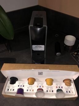 image client 4 Machine à café Nespresso Essenza Mini YY2910fd espresso compact