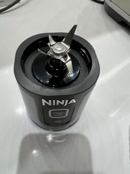 image client 4 Blender portable Ninja BC151EUBK pour smoothies et shakes