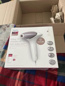 image client 4 Épilateur Philips Lumea Série 8000 BRI944-00