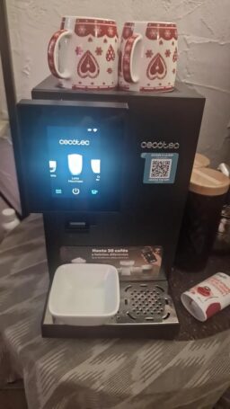 image client 5 Machine à café superautomatique Cecotec Cremmaet Compactccino Connected