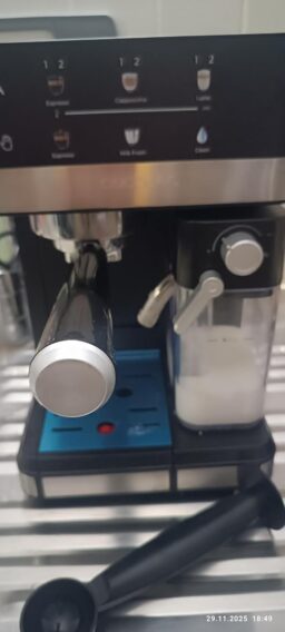 image client 5 Machine Expresso Cecotec Power Espresso 20 Touch & Cream
