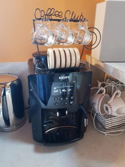 image client 6 Machine à café grain automatique Krups Essential YY8135FD LCD