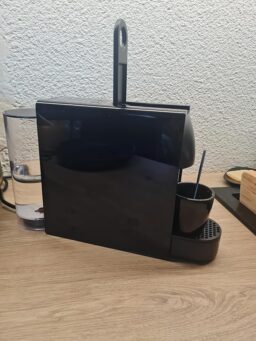 image client 6 Machine à café Nespresso Essenza Mini YY2910fd espresso compact