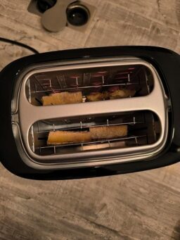 image client 6 Grille pain Philips HD2581-90 pour un petit déjeuner réussi