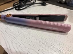 image client 7 Lisseur professionnel Ghd Platinum+ pour cheveux exigeants