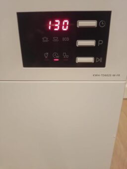 image client 8 Lave vaisselle compact Comfee Td602e w modèle autonome pratique