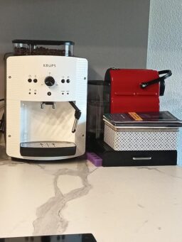 image client 8 Machine à café grain Krups Essential noire YY8125FD