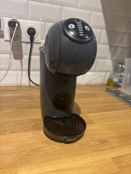 image client 8 Machine à café dosettes multi boissons Nescafé Dolce Gusto Genio S KP243B10