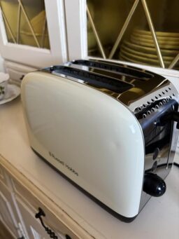 image client 8 Grille pain Russell Hobbs 23311 56 Victory