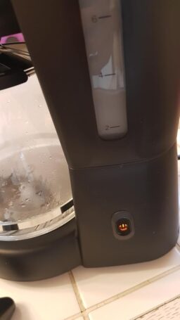 image client 9 Cafetière électrique amazon basics machine à café filtre 10 tasses