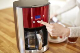 Image du fabricant 2 du Russell Hobbs cafetière Luna rouge